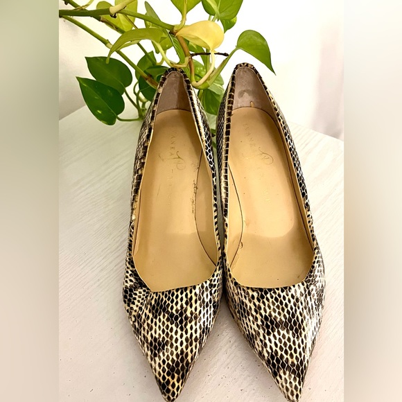 Ivanka Trump black patent leather pumps - Picture 2 of 6